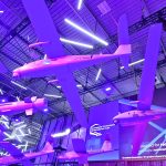 Drony pod sufitem hali wystawowej podczas targów MSPO